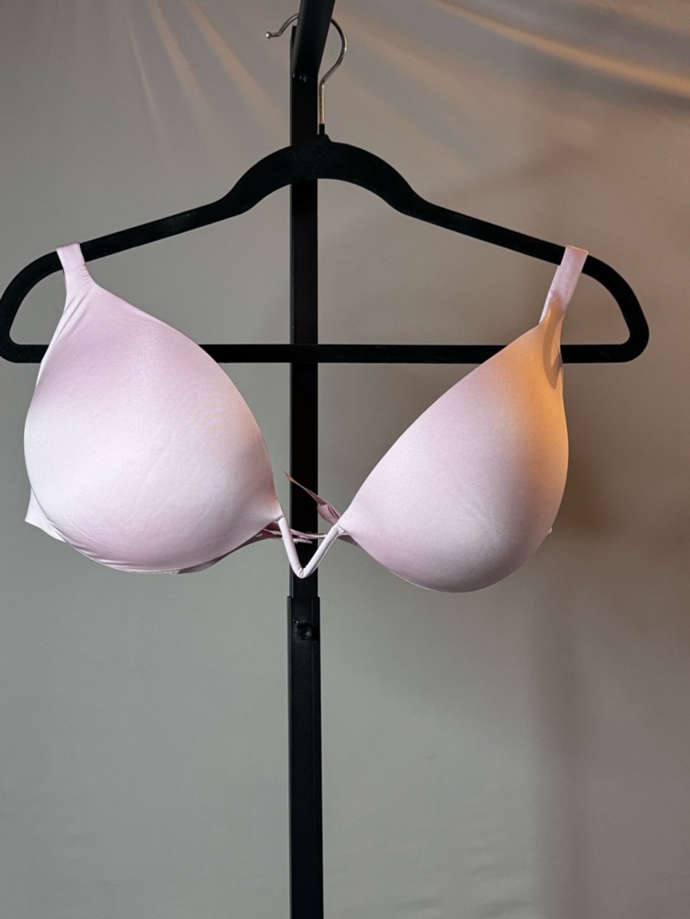 Skims Light Pink Deep V 38D with Plunge Support